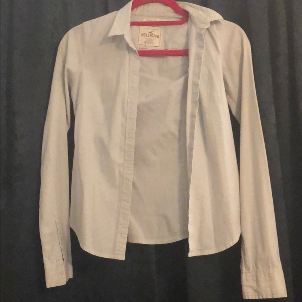 XS Hollister stretch button down. 09”